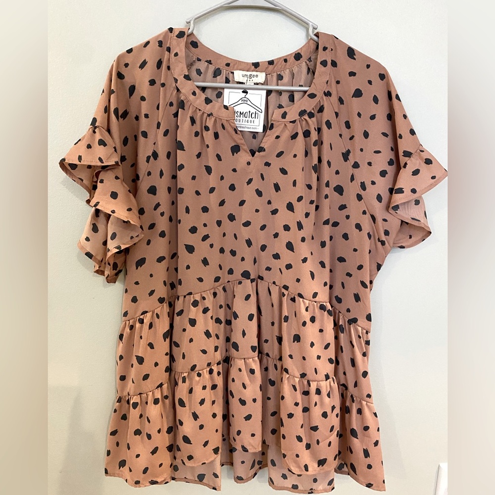 Beautiful woman’s top/blouse, size M, NWT